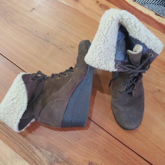UGG "ZEA" Wedge Suede Leather Waterproof Snow Boots- Size 8US - Picture 2 of 13